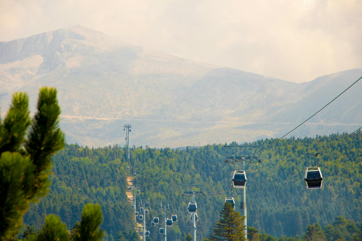 Picture of ropecars with a mountain in the background.